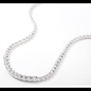 NWT 💕 CZ short graduated statement necklace